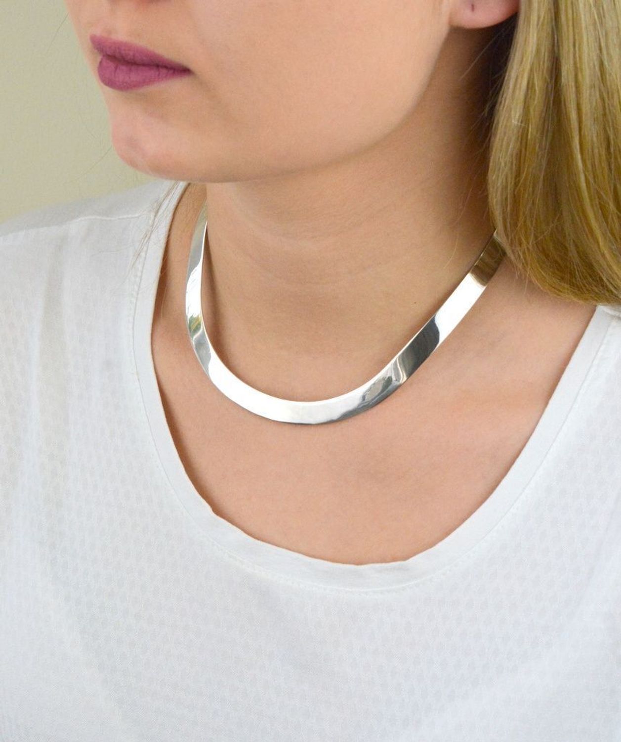 Srebrna sztywna obroża NAS 071 z kruszcu próby 925. Nowoczesna forma, chłodny blask i minimalistyczna elegancja. Wybierz długość 38 lub 40 cm.1.jpg